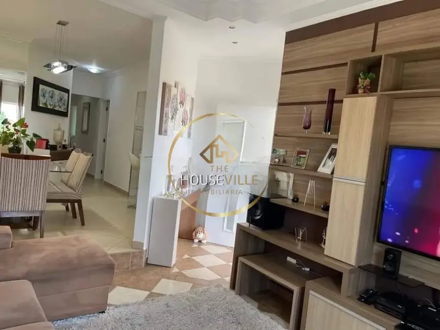 Foto 4 de Casa com 3 quartos à venda, 180m2 em Jardim Terras de São João, Jacarei - SP