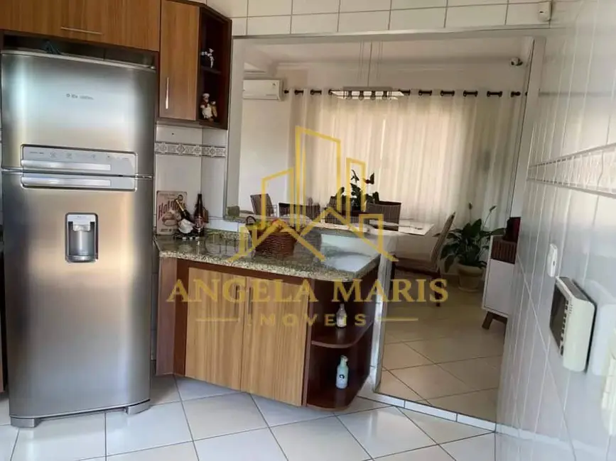 Foto 3 de Casa com 3 quartos à venda, 180m2 em Jardim Terras de São João, Jacarei - SP