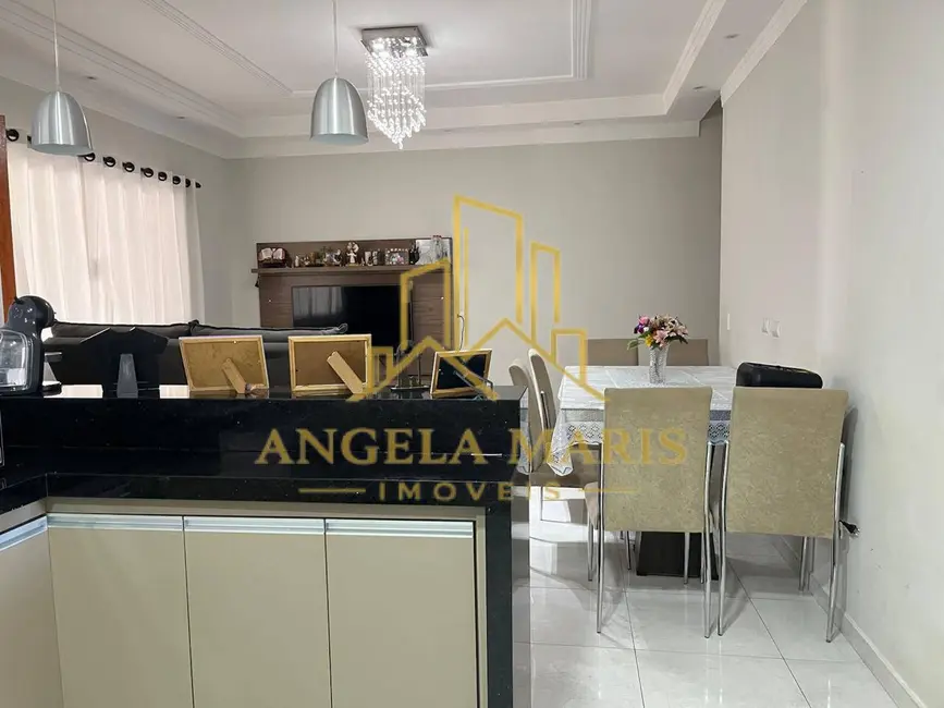 Casa com 3 quartos à venda, 168m2 em Sao Jose Dos Campos - SP - imagem 4 Foto 4 de Casa com 3 quartos à venda, 168m2 em Sao Jose Dos Campos - SP