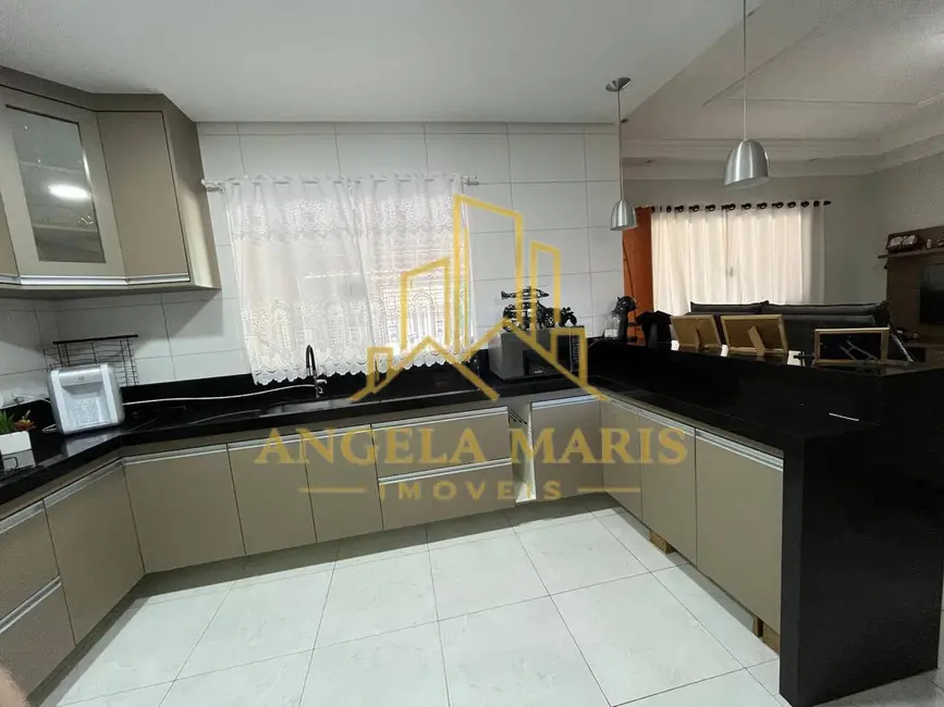 Casa com 3 quartos à venda, 168m2 em Sao Jose Dos Campos - SP - imagem 2 Foto 2 de Casa com 3 quartos à venda, 168m2 em Sao Jose Dos Campos - SP