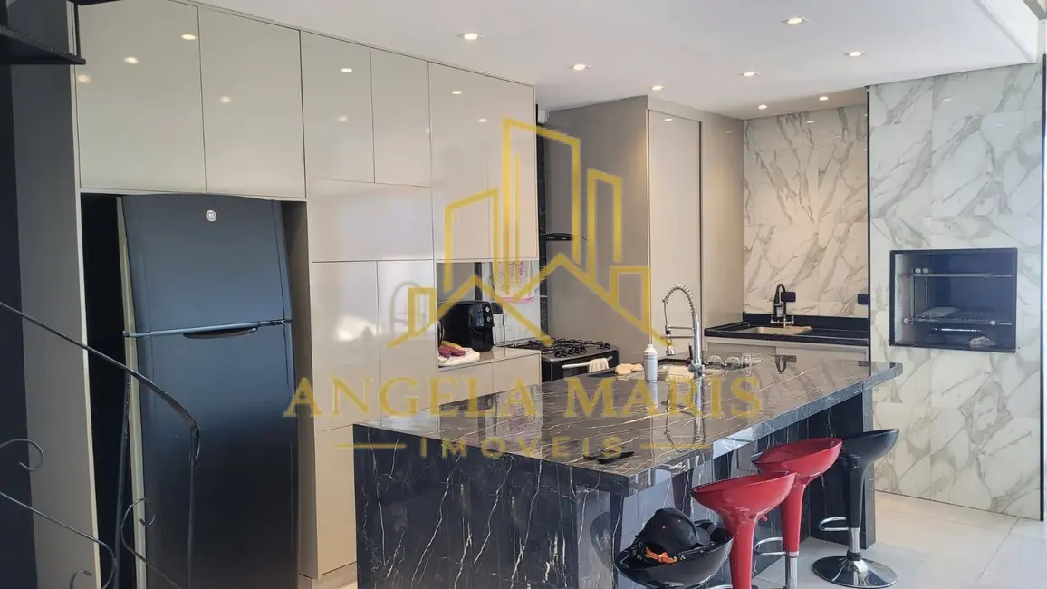 Foto 5 de Casa de Condomínio com 3 quartos à venda, 230m2 em Jardim Jacinto, Jacarei - SP