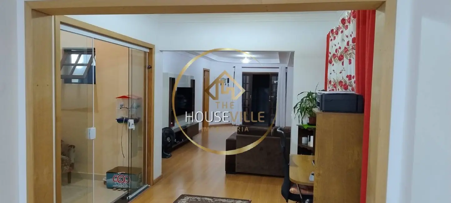 Casa com 3 quartos à venda, 225m2 em Sao Jose Dos Campos - SP - imagem 5 Foto 5 de Casa com 3 quartos à venda, 225m2 em Sao Jose Dos Campos - SP