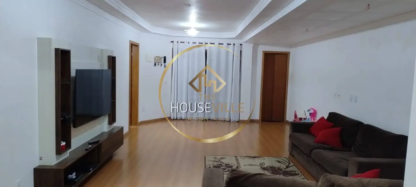 Casa com 3 quartos à venda, 225m2 em Sao Jose Dos Campos - SP - imagem 1 Foto 1 de Casa com 3 quartos à venda, 225m2 em Sao Jose Dos Campos - SP