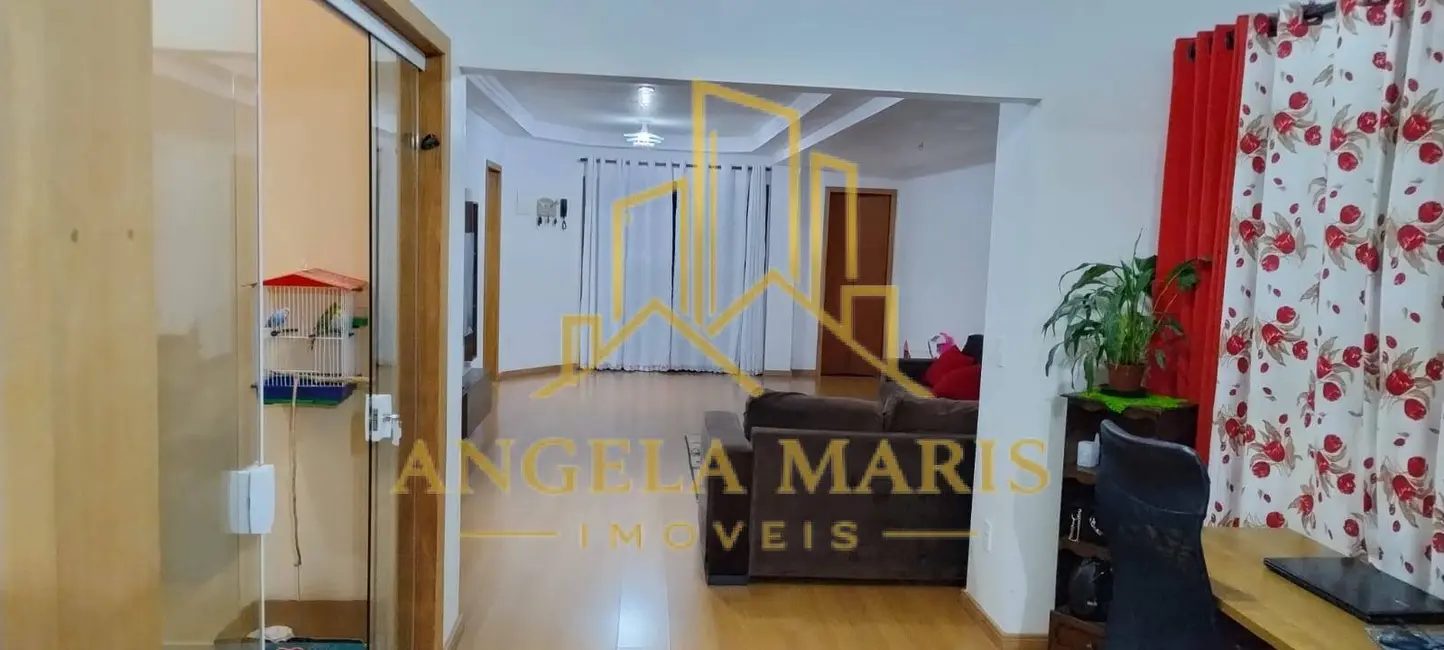 Casa com 3 quartos à venda, 225m2 em Sao Jose Dos Campos - SP - imagem 3 Foto 3 de Casa com 3 quartos à venda, 225m2 em Sao Jose Dos Campos - SP
