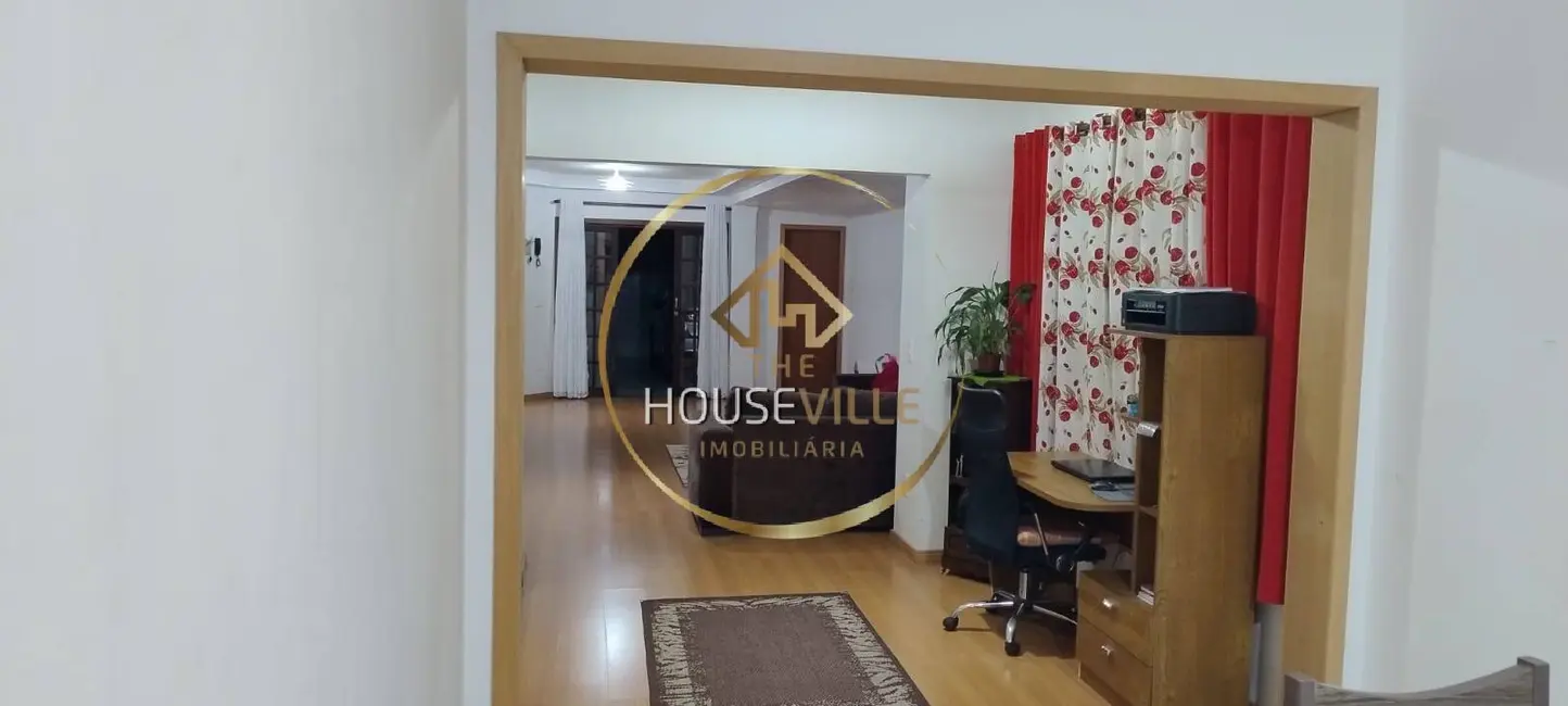 Casa com 3 quartos à venda, 225m2 em Sao Jose Dos Campos - SP - imagem 4 Foto 4 de Casa com 3 quartos à venda, 225m2 em Sao Jose Dos Campos - SP