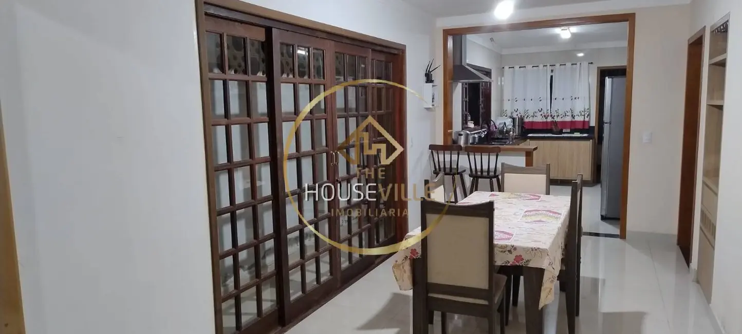 Casa com 3 quartos à venda, 225m2 em Sao Jose Dos Campos - SP - imagem 8 Foto 8 de Casa com 3 quartos à venda, 225m2 em Sao Jose Dos Campos - SP