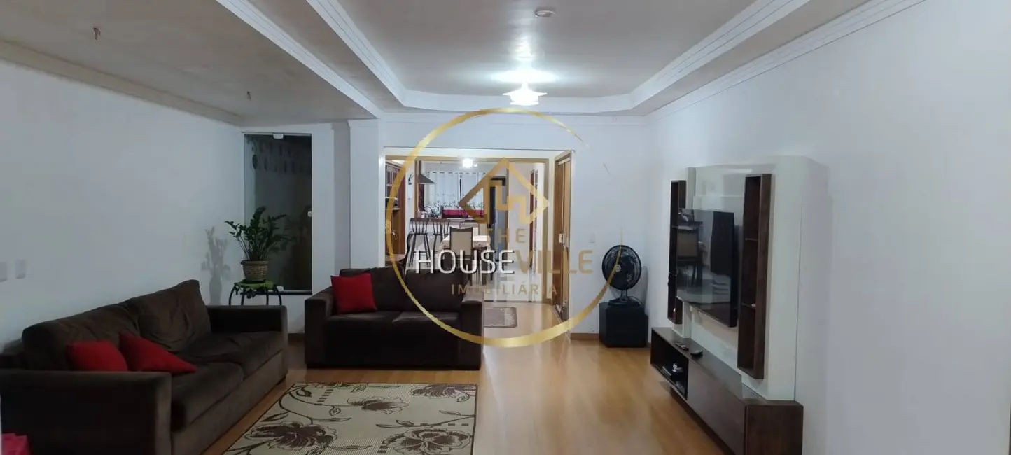 Casa com 3 quartos à venda, 225m2 em Sao Jose Dos Campos - SP - imagem 2 Foto 2 de Casa com 3 quartos à venda, 225m2 em Sao Jose Dos Campos - SP