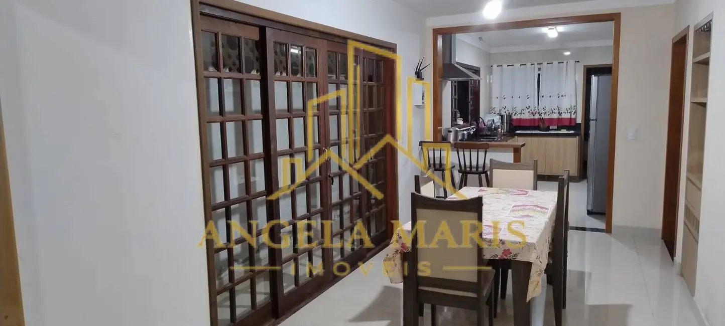 Casa com 3 quartos à venda, 225m2 em Sao Jose Dos Campos - SP - imagem 8 Foto 8 de Casa com 3 quartos à venda, 225m2 em Sao Jose Dos Campos - SP