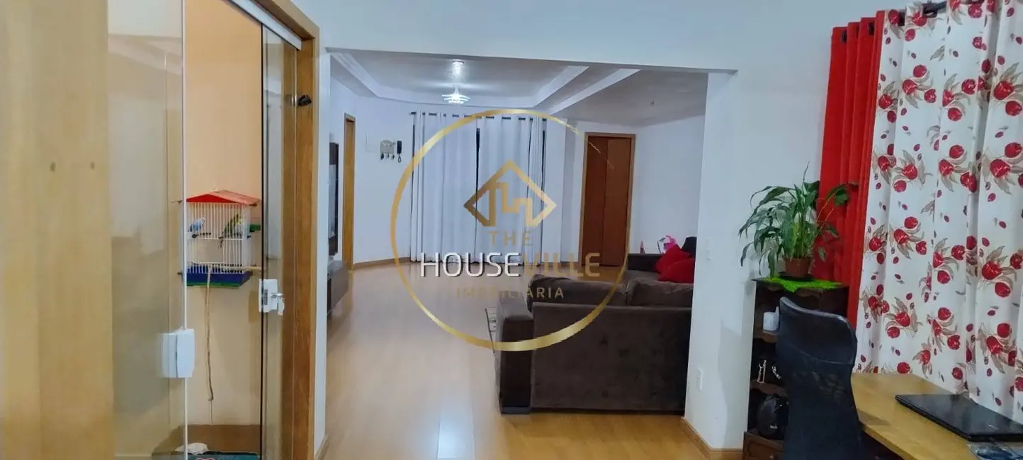 Casa com 3 quartos à venda, 225m2 em Sao Jose Dos Campos - SP - imagem 3 Foto 3 de Casa com 3 quartos à venda, 225m2 em Sao Jose Dos Campos - SP