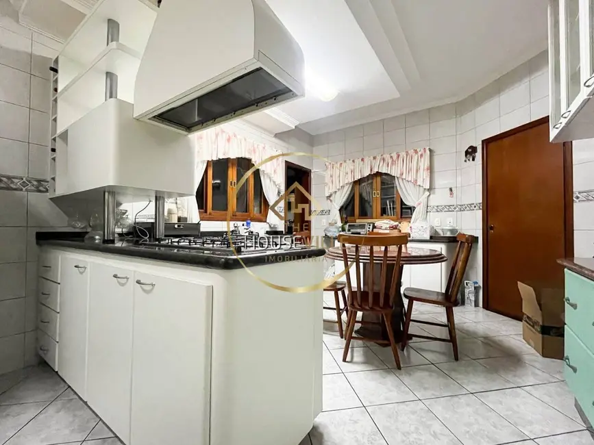 Casa de Condomínio com 4 quartos para alugar, 322m2 em Sao Jose Dos Campos - SP - imagem 6 Foto 6 de Casa de Condomínio com 4 quartos para alugar, 322m2 em Sao Jose Dos Campos - SP