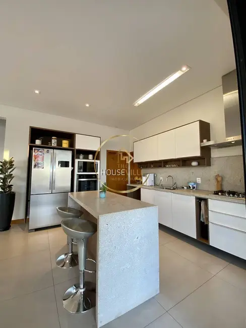 Casa de Condomínio com 4 quartos à venda e para alugar, 297m2 em Sao Jose Dos Campos - SP - imagem 8 Foto 8 de Casa de Condomínio com 4 quartos à venda e para alugar, 297m2 em Sao Jose Dos Campos - SP