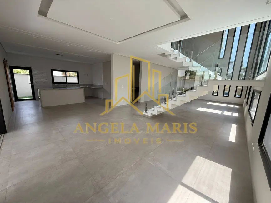 Casa de Condomínio com 5 quartos à venda, 347m2 em Sao Jose Dos Campos - SP - imagem 3 Foto 3 de Casa de Condomínio com 5 quartos à venda, 347m2 em Sao Jose Dos Campos - SP