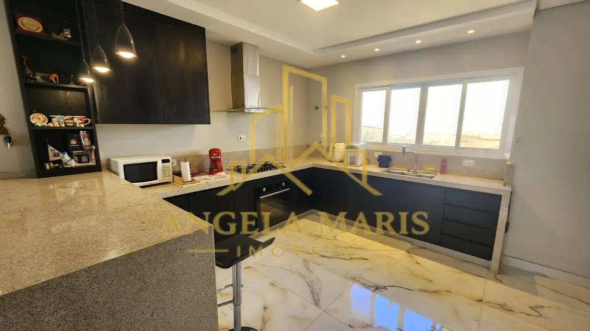 Foto 3 de Casa de Condomínio com 4 quartos à venda, 300m2 em Rio Comprido, Jacarei - SP