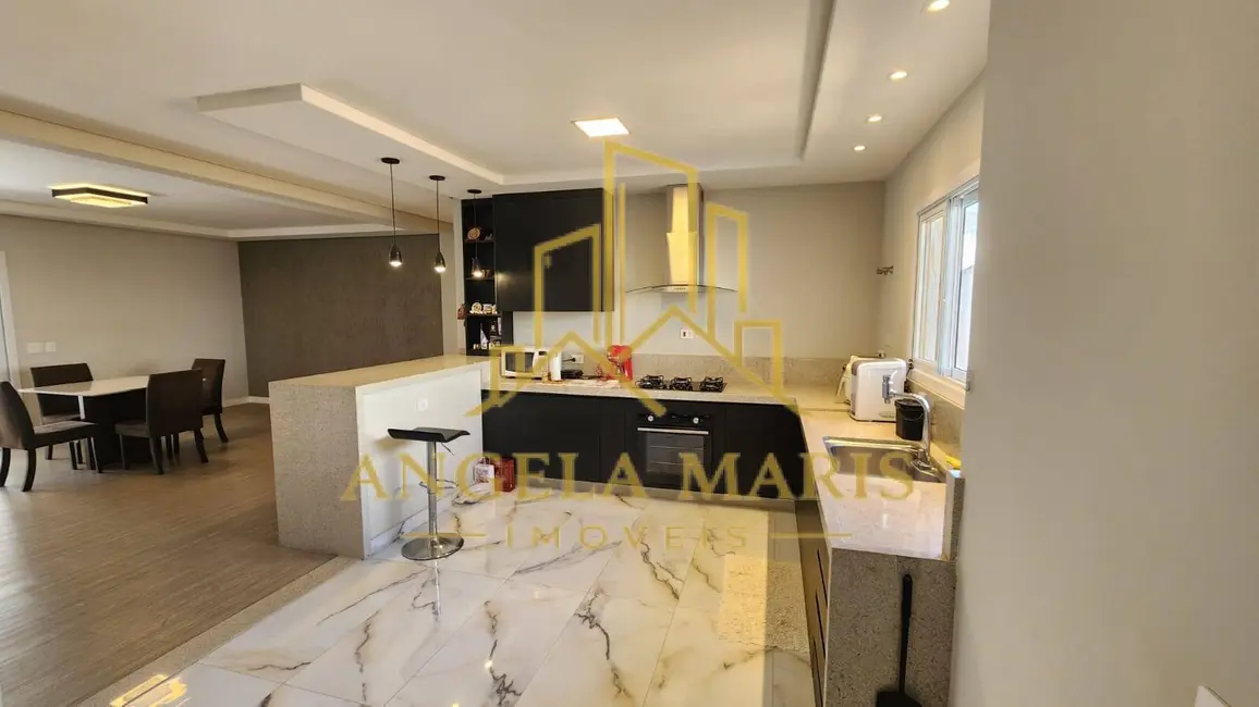 Foto 2 de Casa de Condomínio com 4 quartos à venda, 300m2 em Rio Comprido, Jacarei - SP