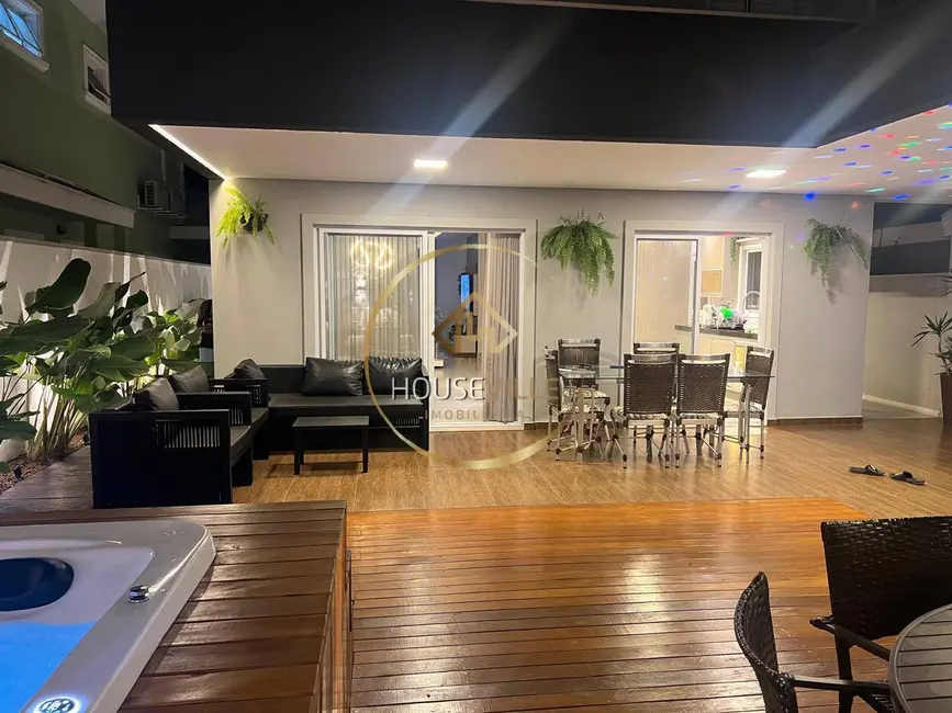 Foto 2 de Casa de Condomínio com 3 quartos à venda, 240m2 em Sao Jose Dos Campos - SP