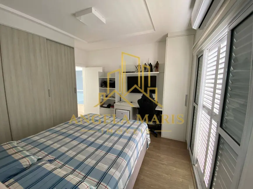Foto 9 de Casa de Condomínio com 4 quartos à venda, 329m2 em Sao Jose Dos Campos - SP