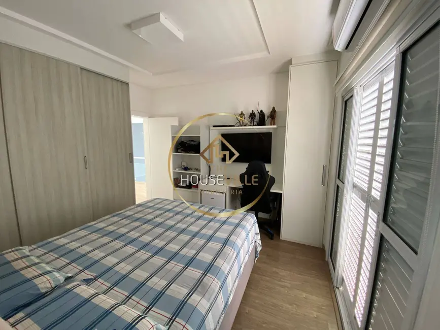 Casa de Condomínio com 3 quartos à venda, 329m2 em Sao Jose Dos Campos - SP - imagem 9 Foto 9 de Casa de Condomínio com 3 quartos à venda, 329m2 em Sao Jose Dos Campos - SP