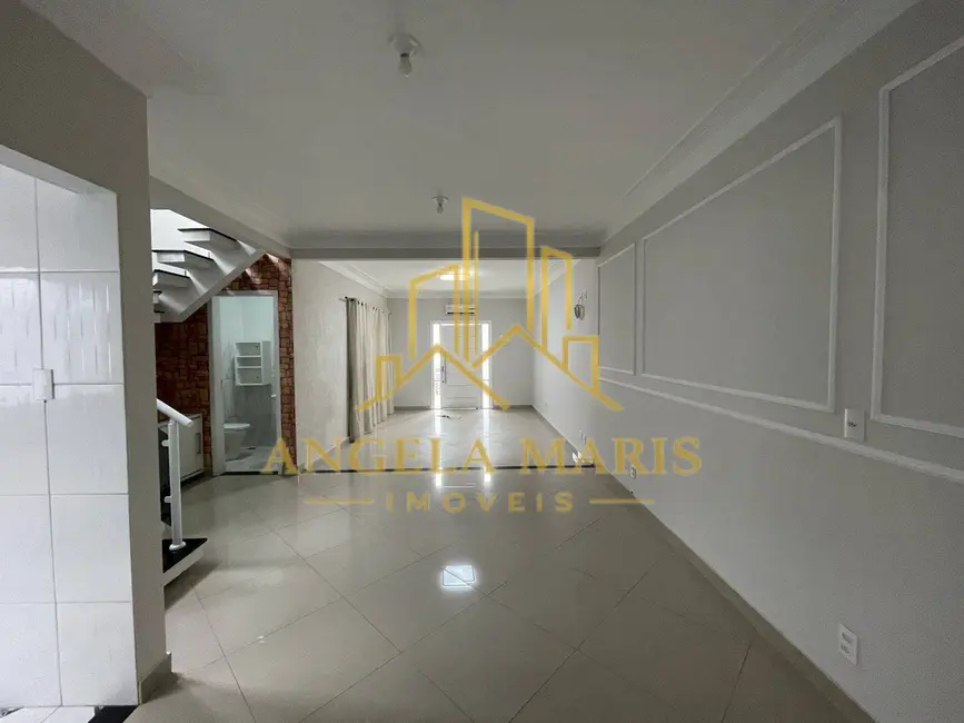 Casa com 3 quartos à venda, 133m2 em Loteamento Villa Branca, Jacarei - SP - imagem 4 Foto 4 de Casa com 3 quartos à venda, 133m2 em Loteamento Villa Branca, Jacarei - SP