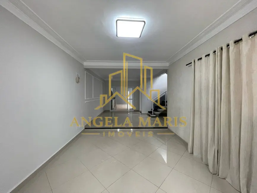 Casa com 3 quartos à venda, 133m2 em Loteamento Villa Branca, Jacarei - SP - imagem 5 Foto 5 de Casa com 3 quartos à venda, 133m2 em Loteamento Villa Branca, Jacarei - SP