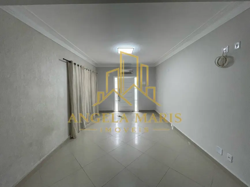 Casa com 3 quartos à venda, 133m2 em Loteamento Villa Branca, Jacarei - SP - imagem 2 Foto 2 de Casa com 3 quartos à venda, 133m2 em Loteamento Villa Branca, Jacarei - SP