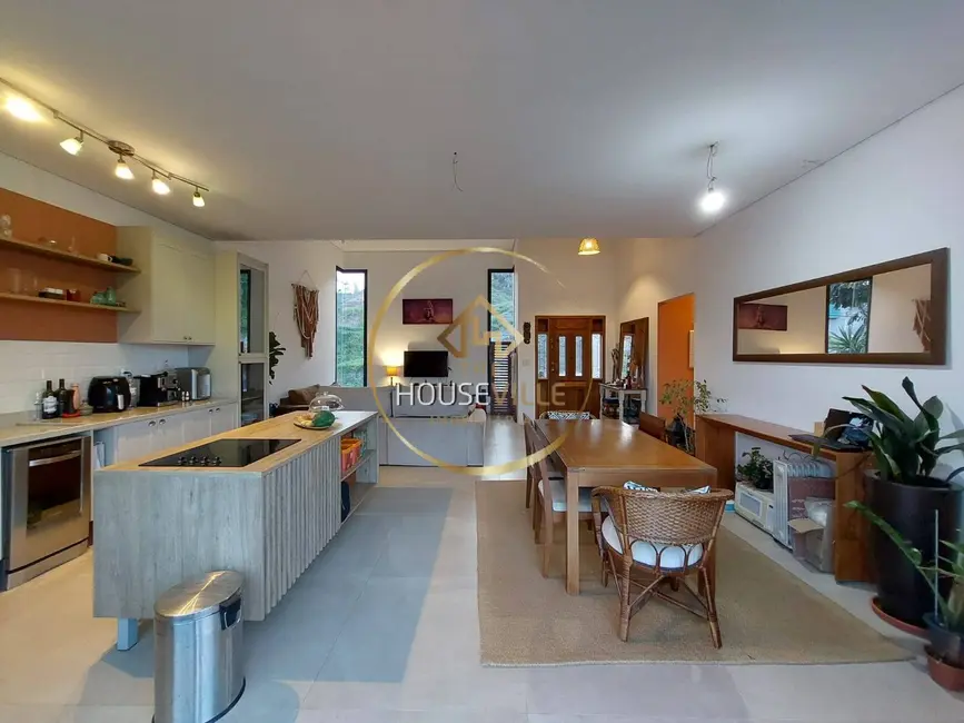 Casa de Condomínio com 3 quartos à venda, 250m2 em Igarata - SP - imagem 1 Foto 1 de Casa de Condomínio com 3 quartos à venda, 250m2 em Igarata - SP