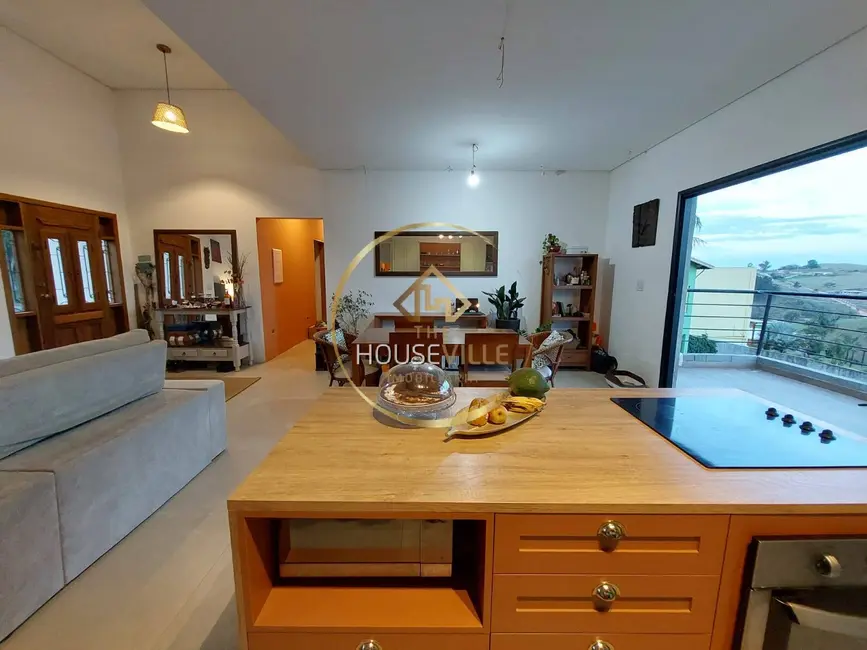 Casa de Condomínio com 3 quartos à venda, 250m2 em Igarata - SP - imagem 2 Foto 2 de Casa de Condomínio com 3 quartos à venda, 250m2 em Igarata - SP