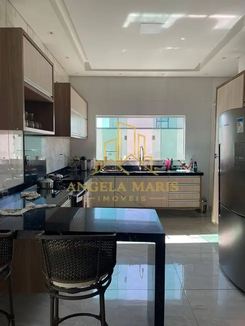 Foto 3 de Casa de Condomínio com 3 quartos à venda, 220m2 em Jardim Jacinto, Jacarei - SP