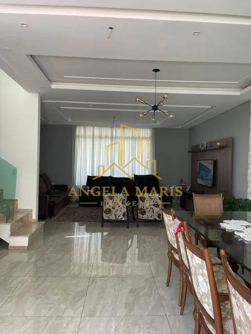 Foto 2 de Casa de Condomínio com 3 quartos à venda, 220m2 em Jardim Jacinto, Jacarei - SP