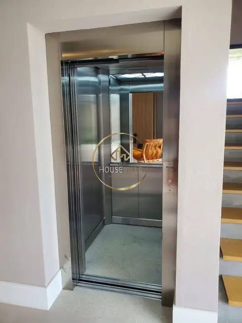 Foto 9 de Casa de Condomínio com 3 quartos à venda e para alugar, 428m2 em Sao Jose Dos Campos - SP