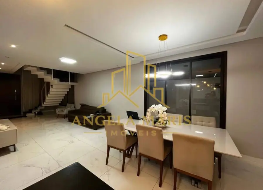 Foto 2 de Casa de Condomínio com 4 quartos à venda, 210m2 em Sao Jose Dos Campos - SP