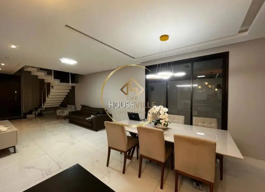 Foto 2 de Casa de Condomínio com 4 quartos à venda, 210m2 em Sao Jose Dos Campos - SP