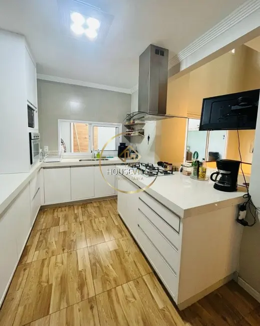 Foto 6 de Casa com 4 quartos à venda, 245m2 em Sao Jose Dos Campos - SP