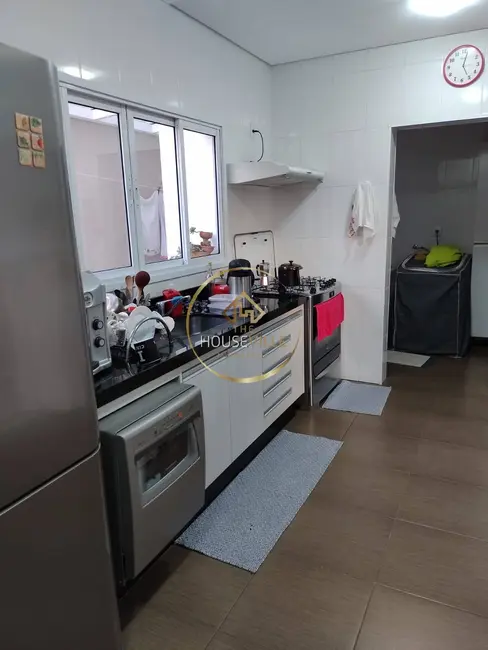 Foto 3 de Casa de Condomínio com 3 quartos para alugar, 200m2 em Sao Jose Dos Campos - SP