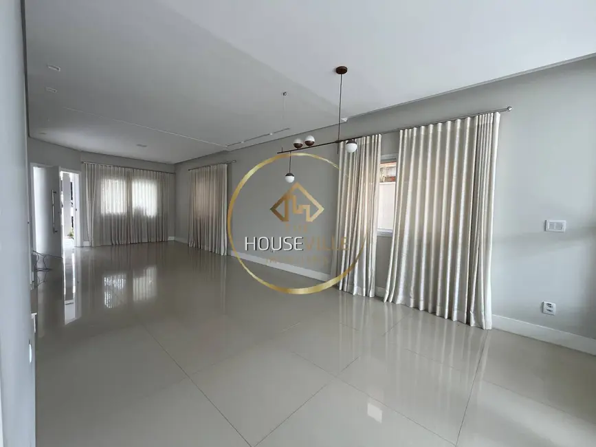 Foto 2 de Casa de Condomínio com 3 quartos para alugar, 200m2 em Sao Jose Dos Campos - SP