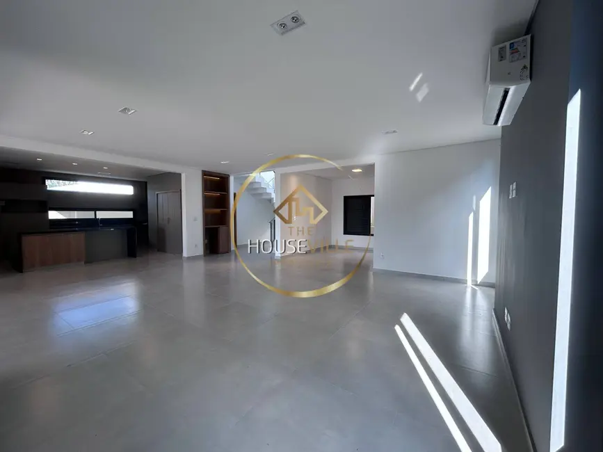 Casa de Condomínio com 5 quartos para alugar, 480m2 em Sao Jose Dos Campos - SP - imagem 8 Foto 8 de Casa de Condomínio com 5 quartos para alugar, 480m2 em Sao Jose Dos Campos - SP