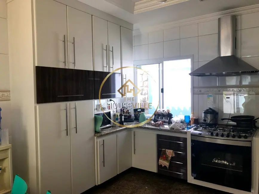 Casa de Condomínio com 4 quartos para alugar, 328m2 em Jardim Altos de Santana I, Jacarei - SP - imagem 9 Foto 9 de Casa de Condomínio com 4 quartos para alugar, 328m2 em Jardim Altos de Santana I, Jacarei - SP