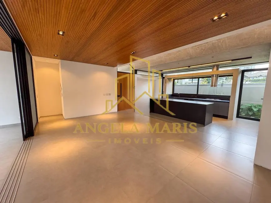 Casa de Condomínio com 3 quartos à venda, 239m2 em Sao Jose Dos Campos - SP - imagem 3 Foto 3 de Casa de Condomínio com 3 quartos à venda, 239m2 em Sao Jose Dos Campos - SP