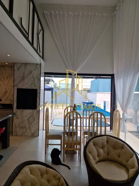Foto 2 de Casa de Condomínio com 4 quartos à venda, 250m2 em Jardim Jacinto, Jacarei - SP