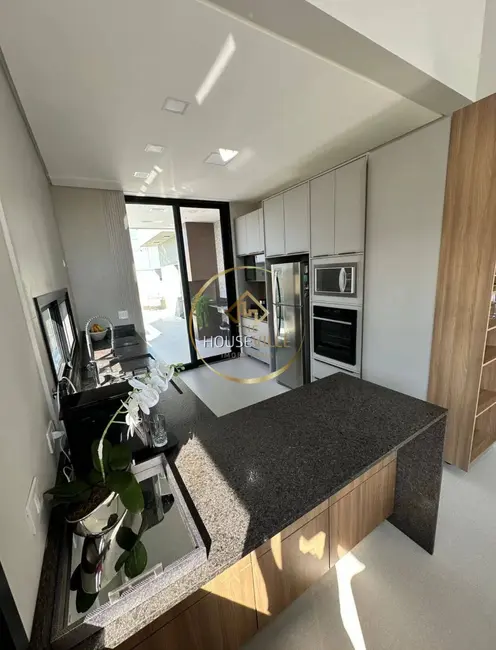 Casa de Condomínio com 3 quartos à venda, 154m2 em Sao Jose Dos Campos - SP - imagem 1 Foto 1 de Casa de Condomínio com 3 quartos à venda, 154m2 em Sao Jose Dos Campos - SP