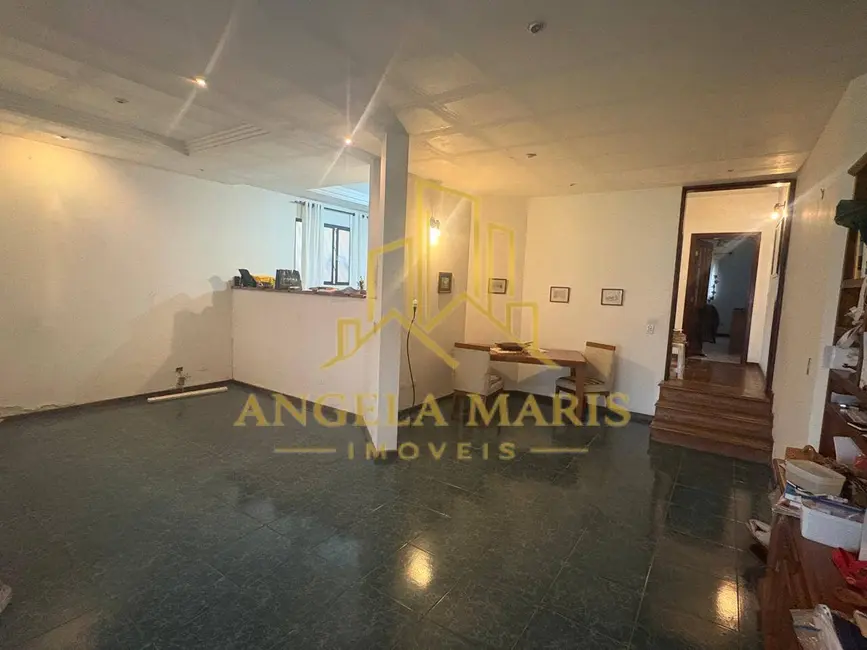 Casa com 3 quartos à venda, 365m2 em Sao Jose Dos Campos - SP - imagem 3 Foto 3 de Casa com 3 quartos à venda, 365m2 em Sao Jose Dos Campos - SP