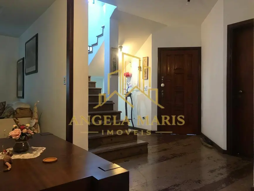 Casa com 3 quartos à venda, 365m2 em Sao Jose Dos Campos - SP - imagem 6 Foto 6 de Casa com 3 quartos à venda, 365m2 em Sao Jose Dos Campos - SP