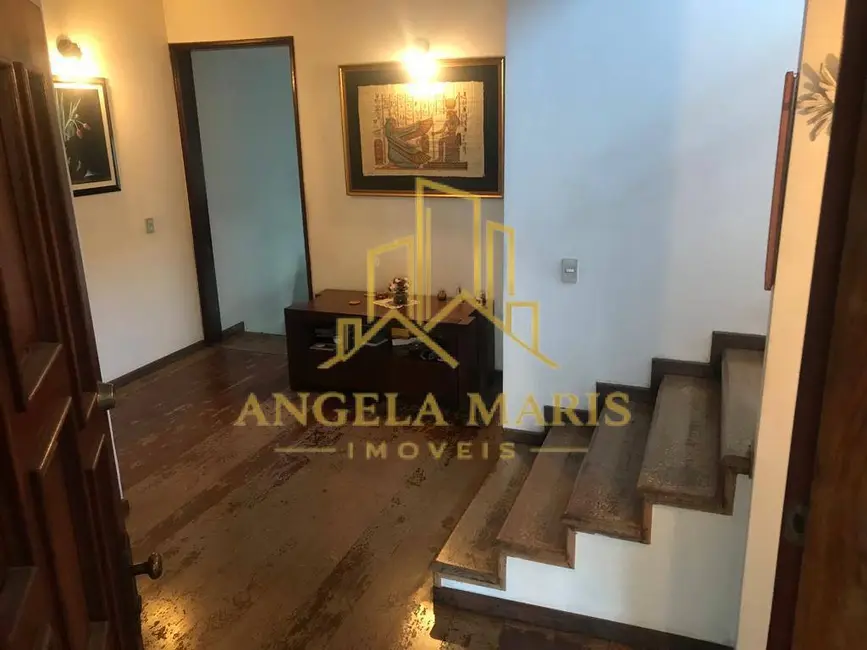 Casa com 3 quartos à venda, 365m2 em Sao Jose Dos Campos - SP - imagem 4 Foto 4 de Casa com 3 quartos à venda, 365m2 em Sao Jose Dos Campos - SP