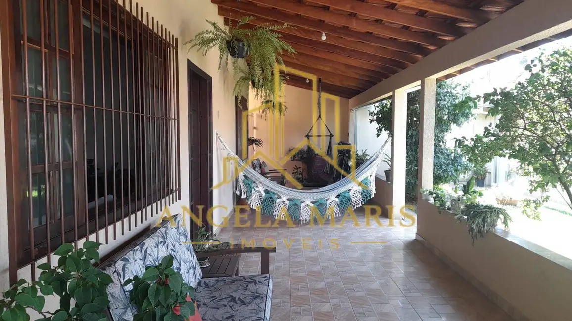 Casa com 3 quartos à venda, 228m2 em Sao Jose Dos Campos - SP - imagem 1 Foto 1 de Casa com 3 quartos à venda, 228m2 em Sao Jose Dos Campos - SP