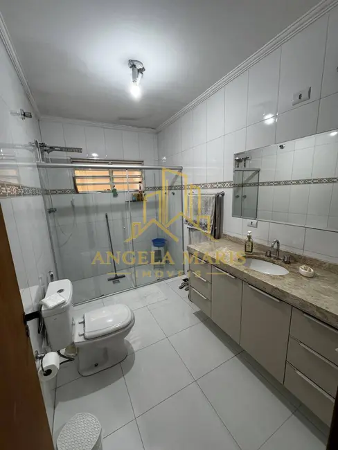 Casa com 3 quartos à venda, 228m2 em Sao Jose Dos Campos - SP - imagem 8 Foto 8 de Casa com 3 quartos à venda, 228m2 em Sao Jose Dos Campos - SP