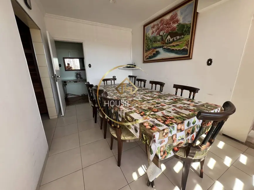 Apartamento com 3 quartos para alugar, 200m2 em Sao Jose Dos Campos - SP - imagem 9 Foto 9 de Apartamento com 3 quartos para alugar, 200m2 em Sao Jose Dos Campos - SP