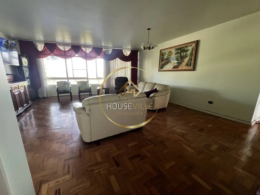 Apartamento com 3 quartos para alugar, 200m2 em Sao Jose Dos Campos - SP - imagem 2 Foto 2 de Apartamento com 3 quartos para alugar, 200m2 em Sao Jose Dos Campos - SP