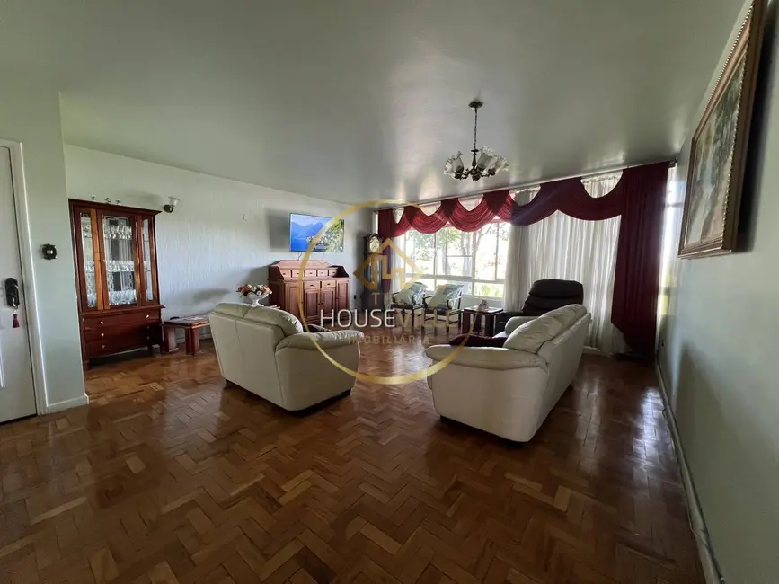 Apartamento com 3 quartos para alugar, 200m2 em Sao Jose Dos Campos - SP - imagem 1 Foto 1 de Apartamento com 3 quartos para alugar, 200m2 em Sao Jose Dos Campos - SP