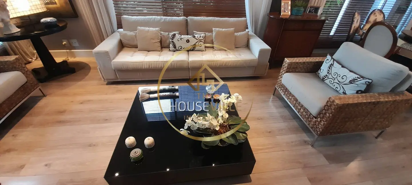 Casa de Condomínio com 3 quartos à venda, 220m2 em Sao Jose Dos Campos - SP - imagem 4 Foto 4 de Casa de Condomínio com 3 quartos à venda, 220m2 em Sao Jose Dos Campos - SP