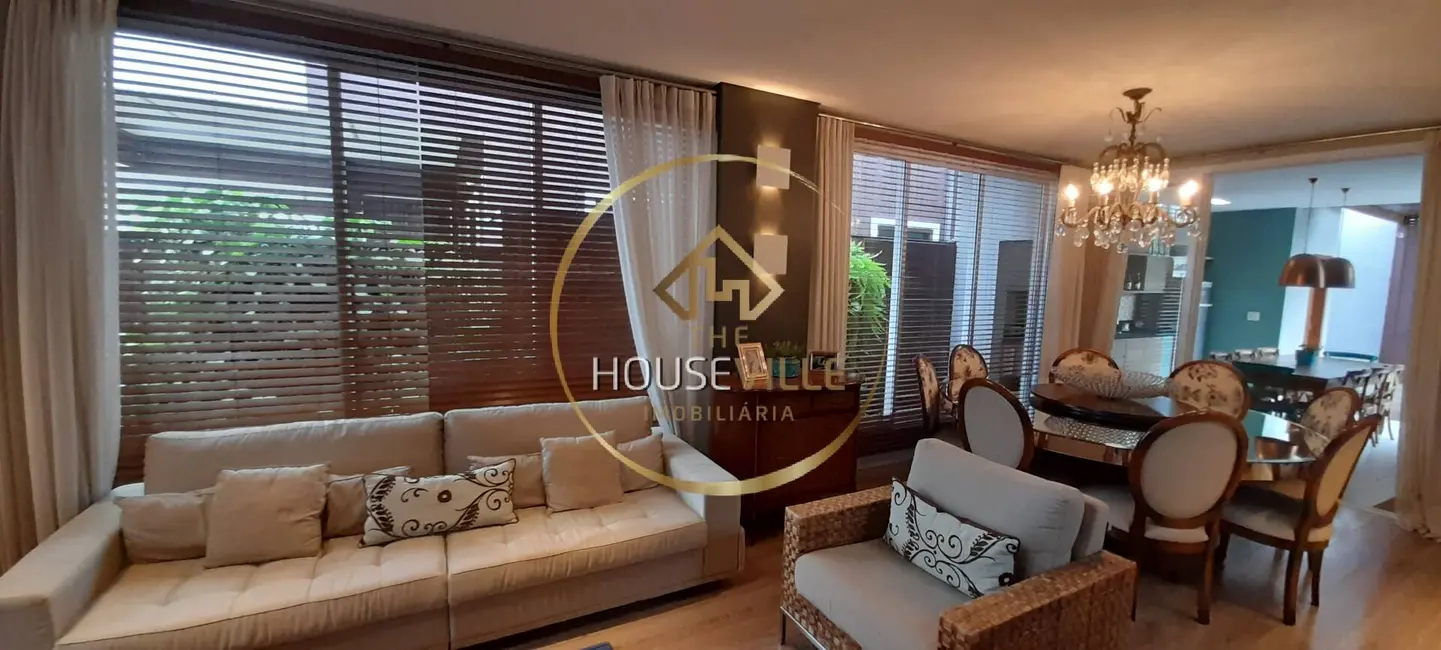 Casa de Condomínio com 3 quartos à venda, 220m2 em Sao Jose Dos Campos - SP - imagem 2 Foto 2 de Casa de Condomínio com 3 quartos à venda, 220m2 em Sao Jose Dos Campos - SP