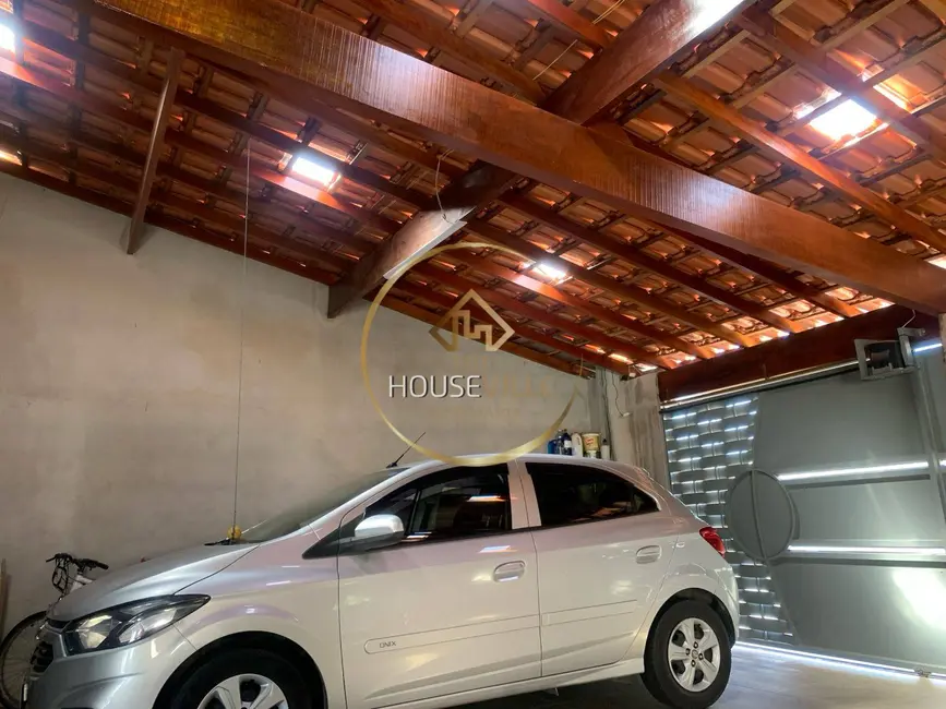 Casa com 3 quartos à venda, 244m2 em Sao Jose Dos Campos - SP - imagem 2 Foto 2 de Casa com 3 quartos à venda, 244m2 em Sao Jose Dos Campos - SP